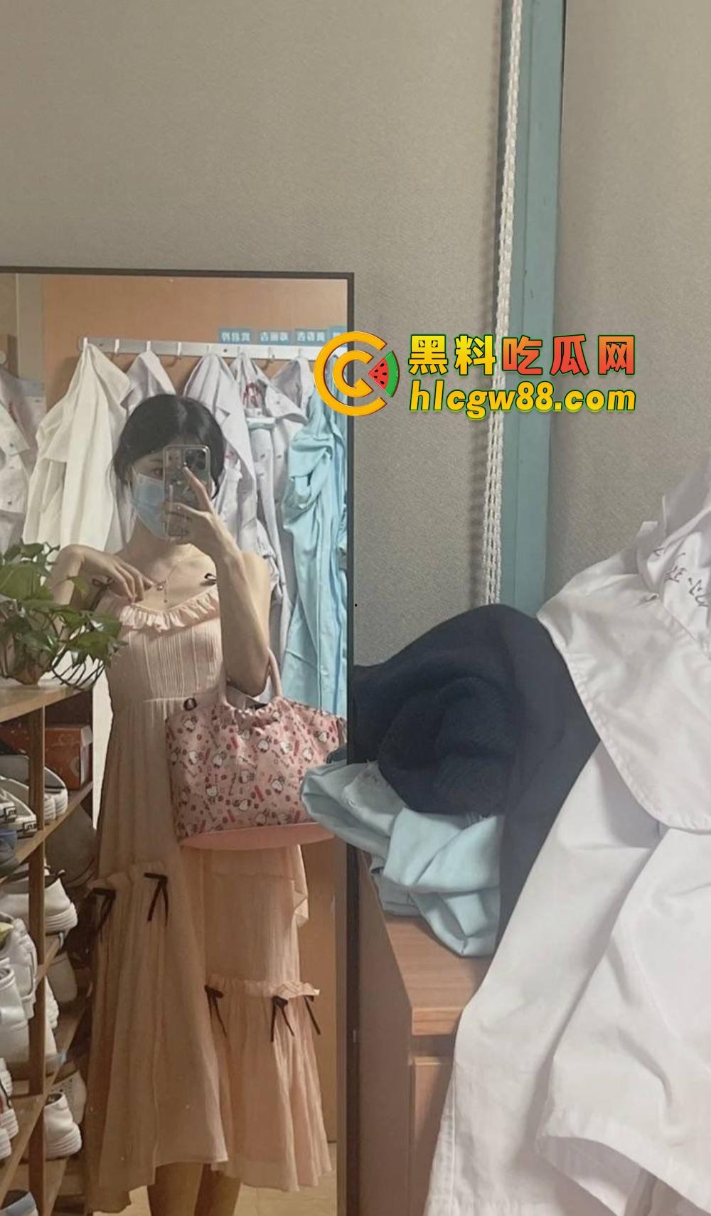 深圳卫校高颜值护士『蓝珊珊』兼职外围流出,美乳大屁股成炮架子,被金主后入爽成小马达!-22