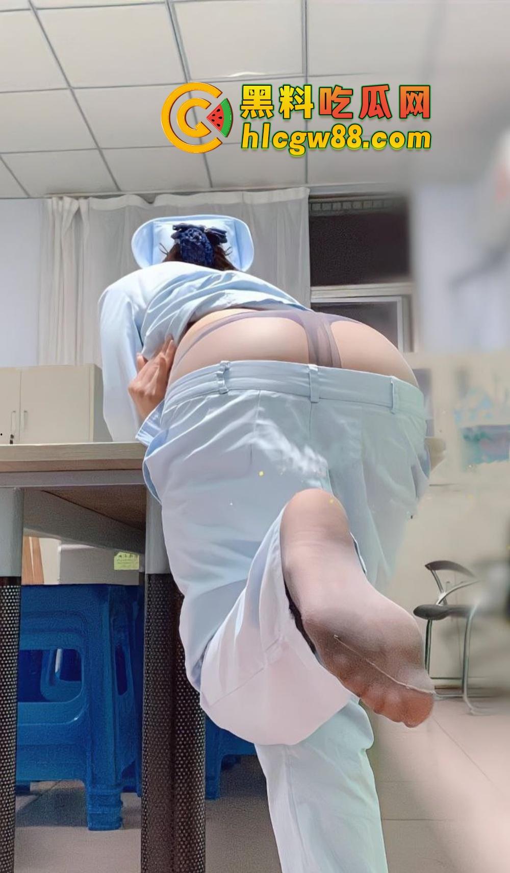 深圳卫校高颜值护士『蓝珊珊』兼职外围流出,美乳大屁股成炮架子,被金主后入爽成小马达!-27