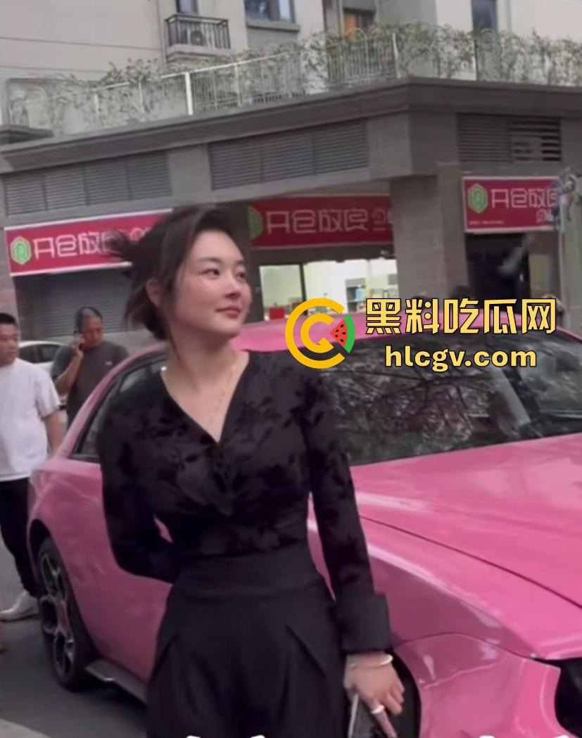 独家爆料!全网找的粉色劳斯莱斯车主现身!潮汕富婆朱根草,撞大货车全责判司机,赔偿费恐破百万!-8