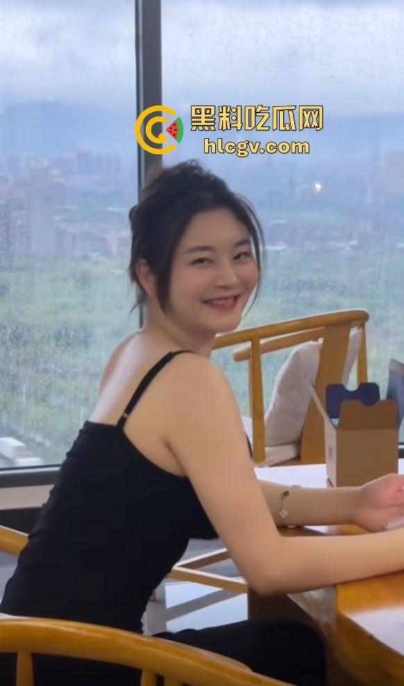 独家爆料!全网找的粉色劳斯莱斯车主现身!潮汕富婆朱根草,撞大货车全责判司机,赔偿费恐破百万!-11