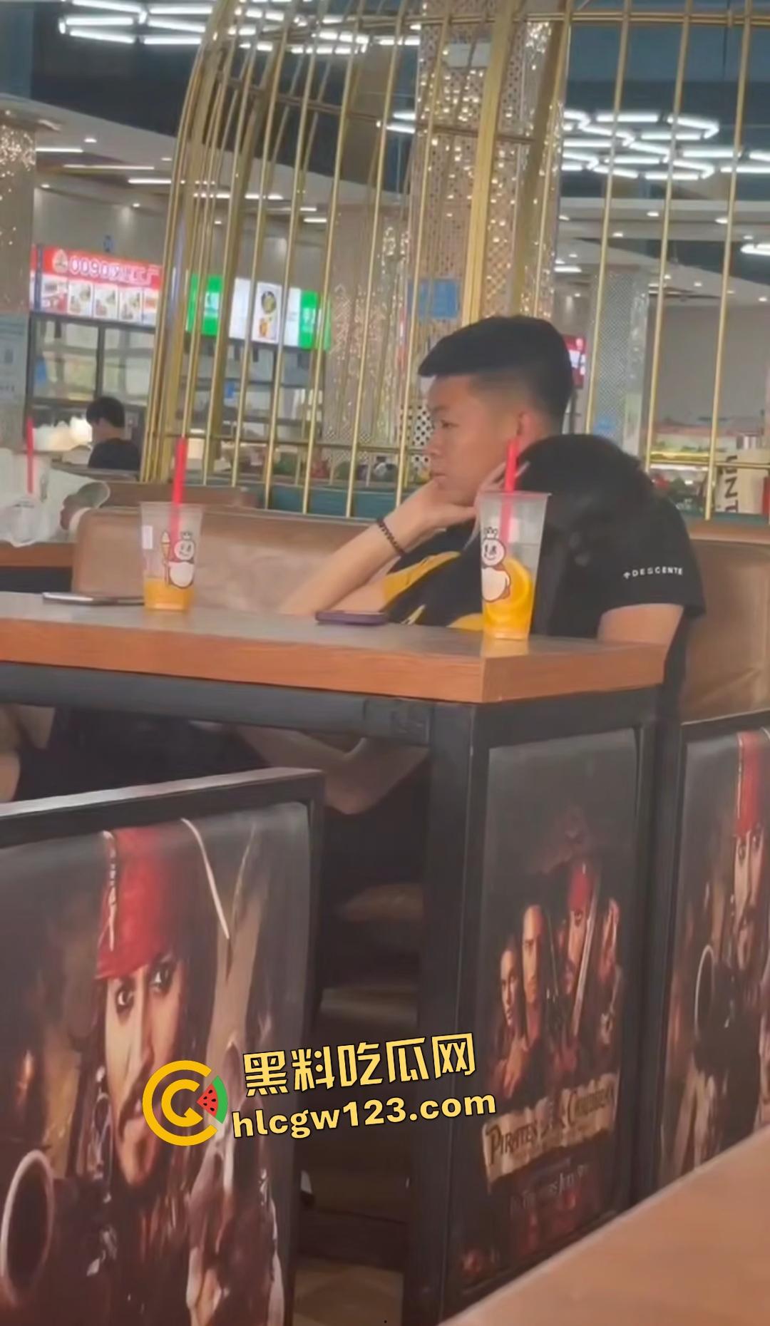 青岛技师学院食堂惊爆狗男女口交,蜜雪冰城边喝边舔,精子果茶就此诞生!-3