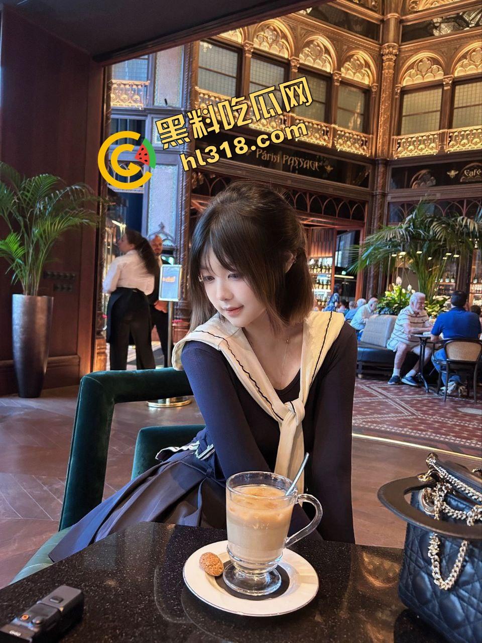 酒吧捡回黑丝精,开房就上攻速buff,奶子操就晃得鸡巴心肝乱颤,开房体验直接封神!-6