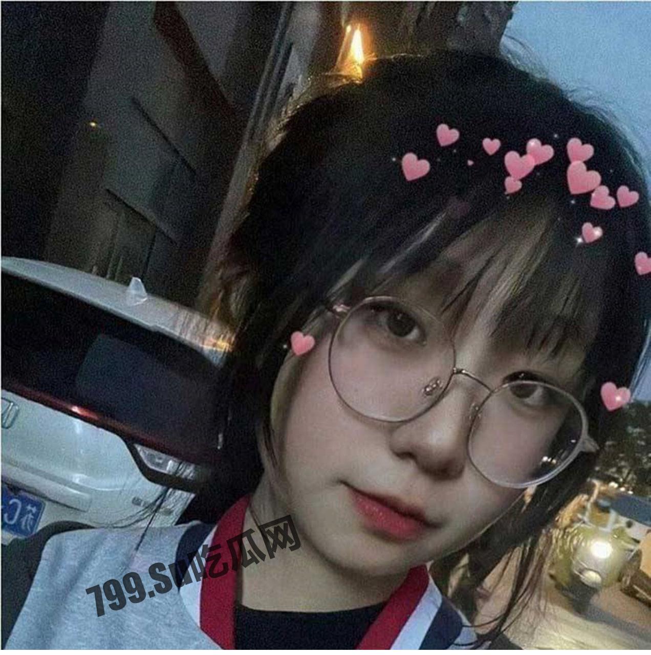 【超精品泄密】 极品学生眼睛娘反差婊 外表乖乖女 没想到吃鸡这么骚 口活爆好 深喉的样子真棒啊-4