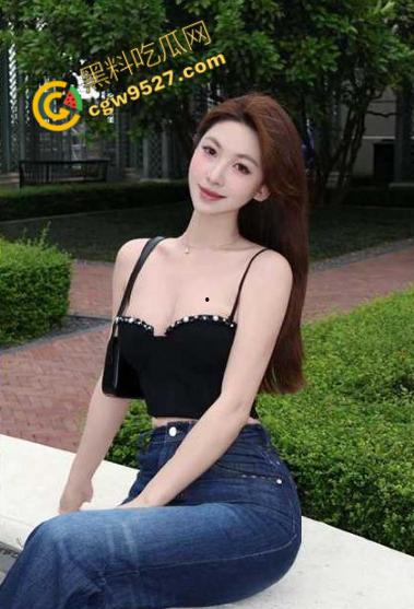 海角乱伦大神自拍!妈妈的丰乳肥臀 被隔壁张叔操完后,我接着后入爆操,老妈爽到极致!-1