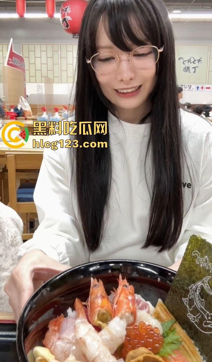 极品日本妹子白天看熊猫,晚上寂寞拿19CM狼牙棒狂放松!塞进小穴痛苦面具都出来了!-1