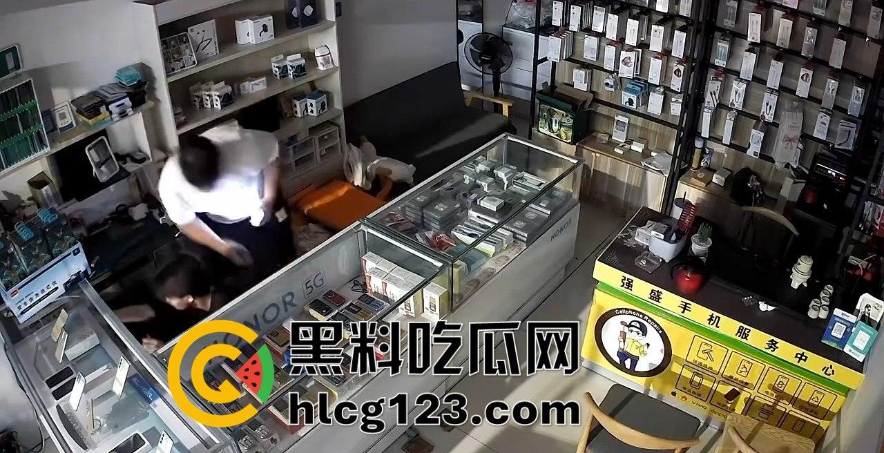 东阳三小伙暴力砸门偷手机,骑共享单车逃跑,结果第二天喜提14天免费饭!-2