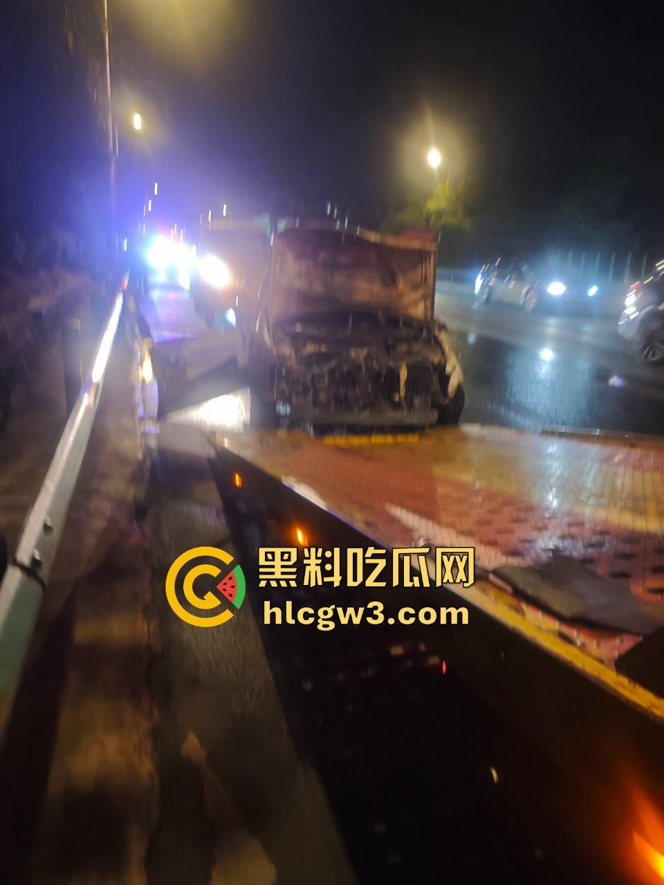 九江首辆紫色小米SU7遭遇车祸 电车安然无恙 油车烧成灰 雷总金字招牌造车没偷工减料!-9
