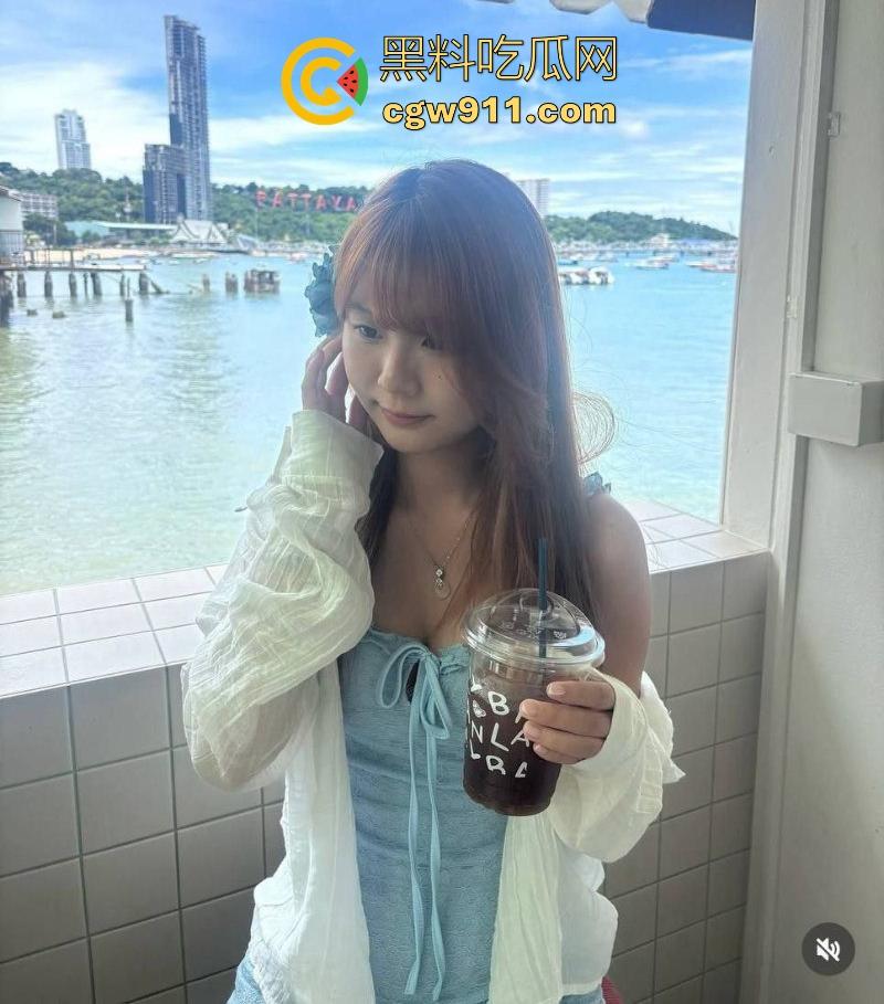 广州风骚小母狗【刘慧】娇小身躯藏不住骚浪本性，被带入酒店彻底拿下，无套后入猛撞翘臀浪叫，肉棒深顶子宫喷汁！-2