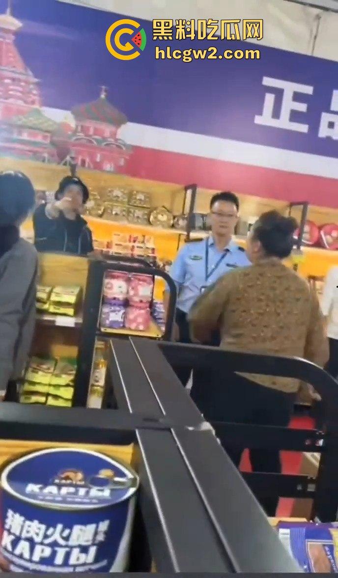 福建展会打假博主直接被商户群殴！摄影师惨成出气筒，头破血流真就惹了谁都不好过！-10