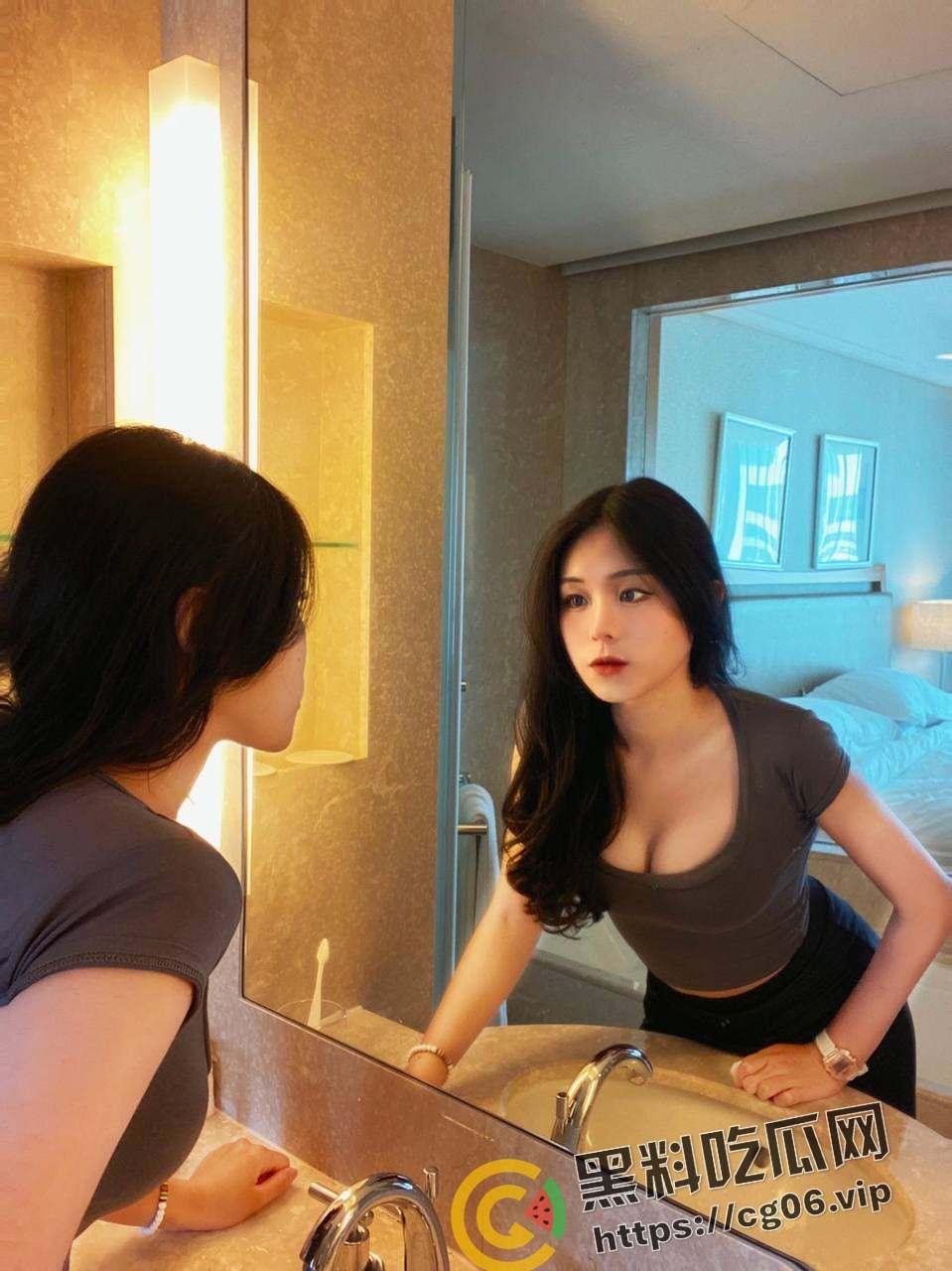 我的巨乳风骚班长!西南大学女大学生班长【严丽丽】 冷酷班长 风骚母狗 无缝切换 胸都要被捏爆啦-1