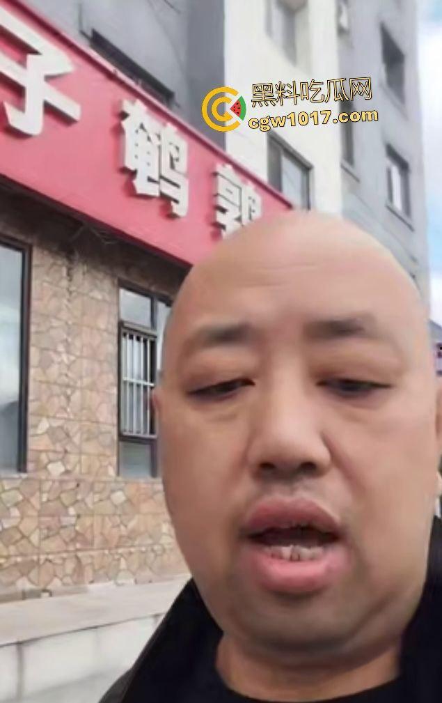 万历烧鸽子鹌鹑老板说给门店装修改造,店门前狂操老板娘,阳光下后入骚逼改造浪叫,老板你这装修太吵了!-2