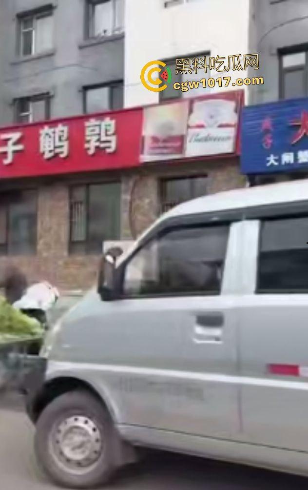 万历烧鸽子鹌鹑老板说给门店装修改造,店门前狂操老板娘,阳光下后入骚逼改造浪叫,老板你这装修太吵了!-3
