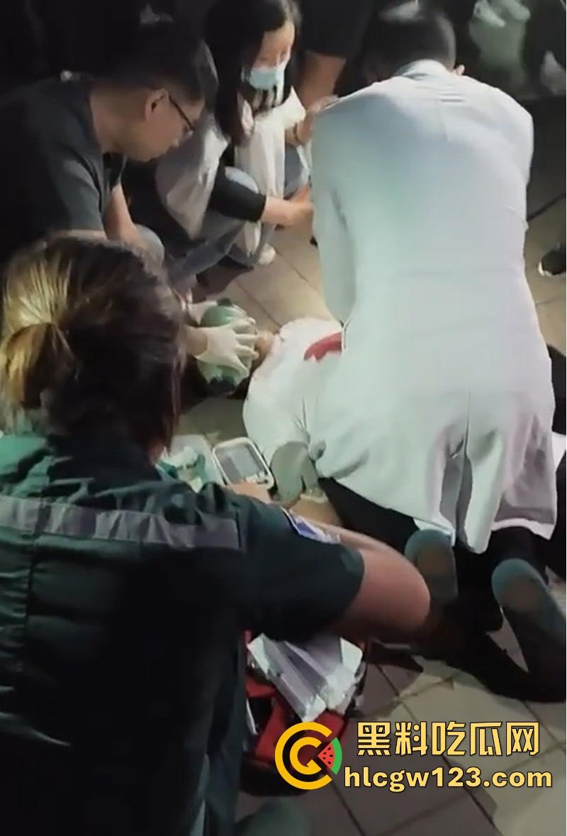 淄博人民公园小伙好心拉架惨遭一刀致命 抢救一小时无果身亡!现场家属悲痛欲绝!-7