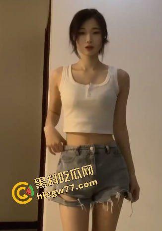 1米7大长腿黑丝学姐!学校清纯人设崩塌,酒店被男友偷拍调教视频流出!后入肥臀黑丝!-1