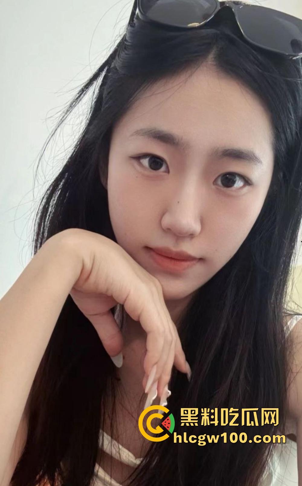 长沙女主播『冯洛涵』可纯可欲可调情 线上钓金主线下上门服务为钱疯狂 千里送逼秀腰臀技术!-6