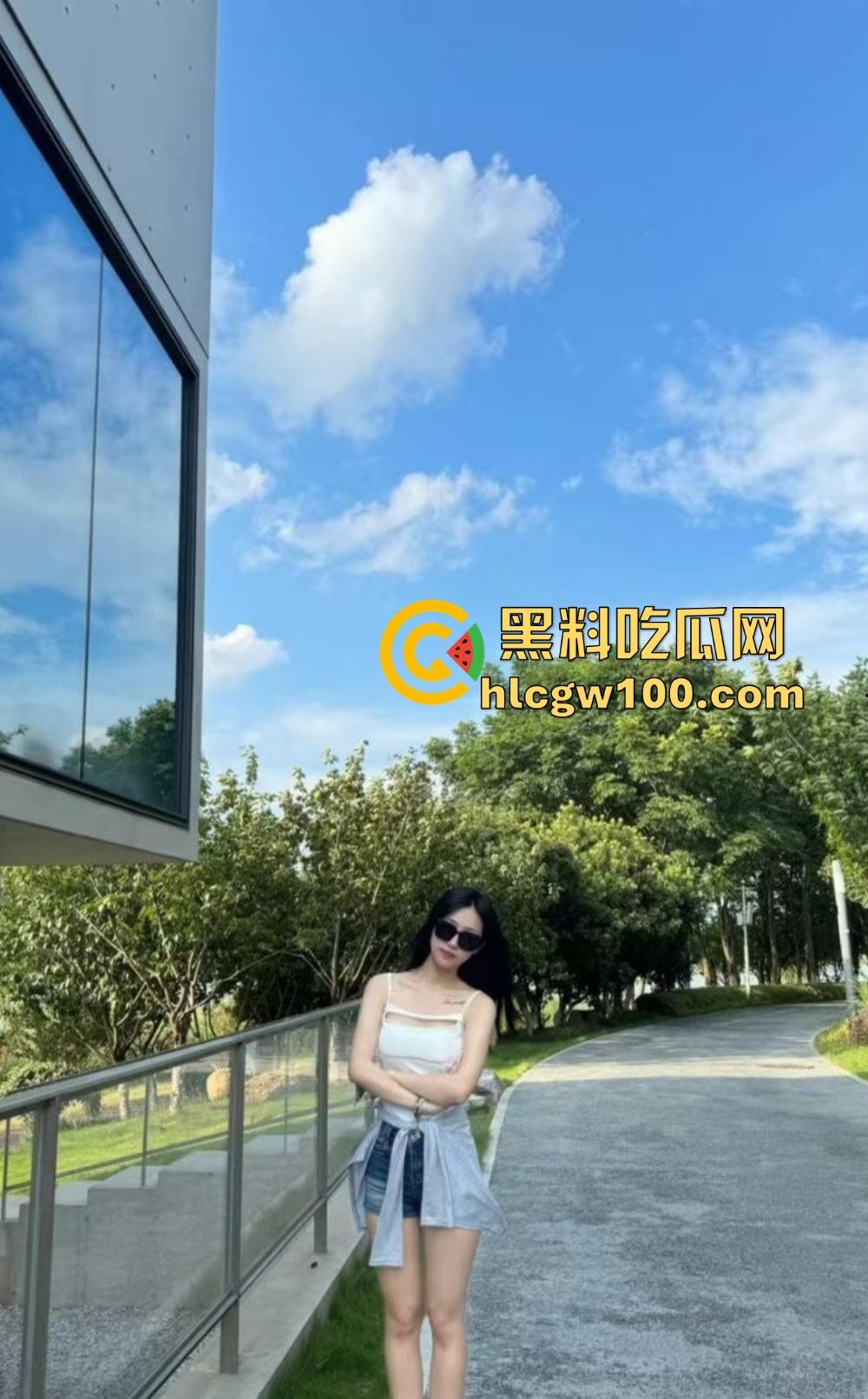 长沙女主播『冯洛涵』可纯可欲可调情 线上钓金主线下上门服务为钱疯狂 千里送逼秀腰臀技术!-8