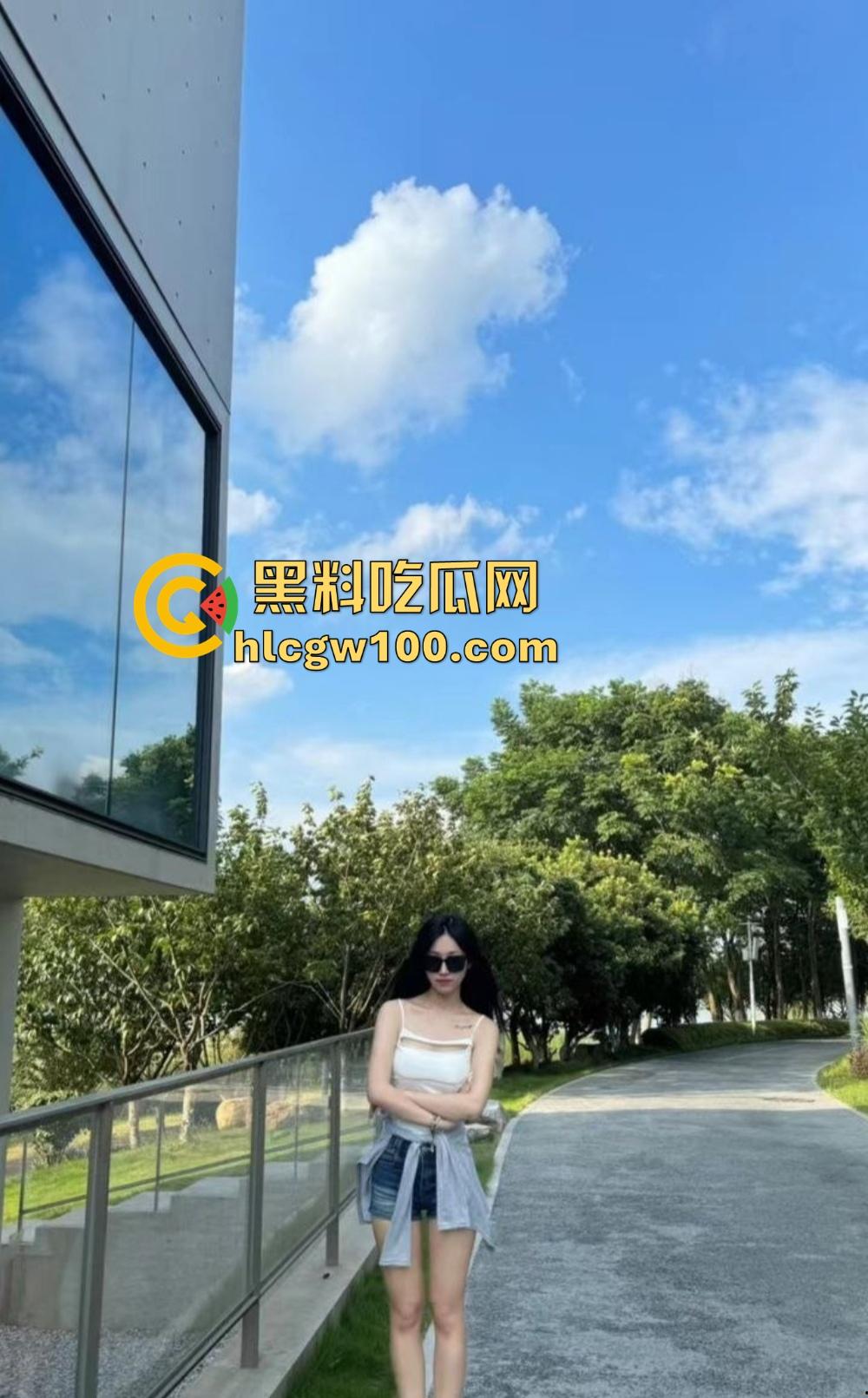 长沙女主播『冯洛涵』可纯可欲可调情 线上钓金主线下上门服务为钱疯狂 千里送逼秀腰臀技术!-9