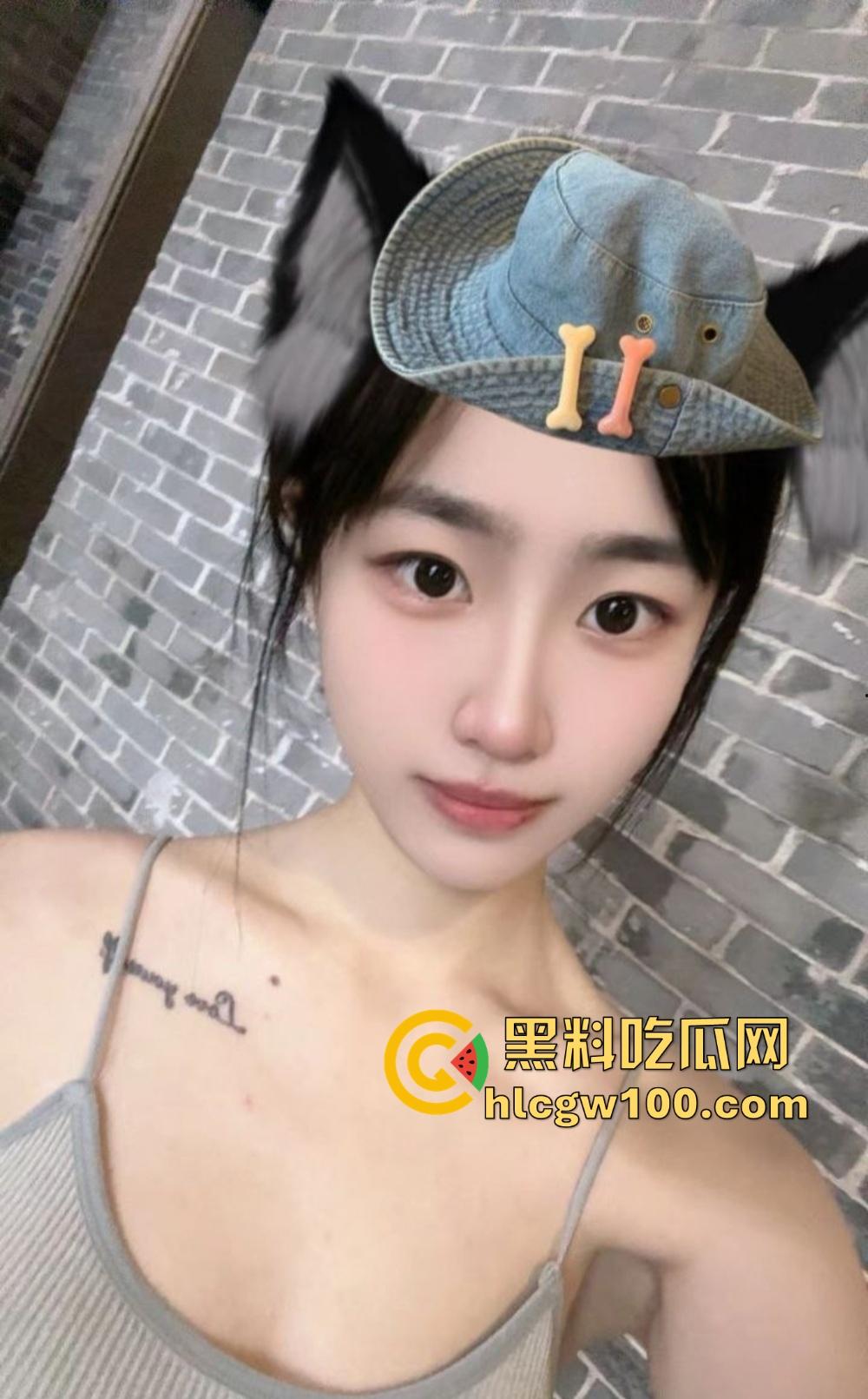 长沙女主播『冯洛涵』可纯可欲可调情 线上钓金主线下上门服务为钱疯狂 千里送逼秀腰臀技术!-17