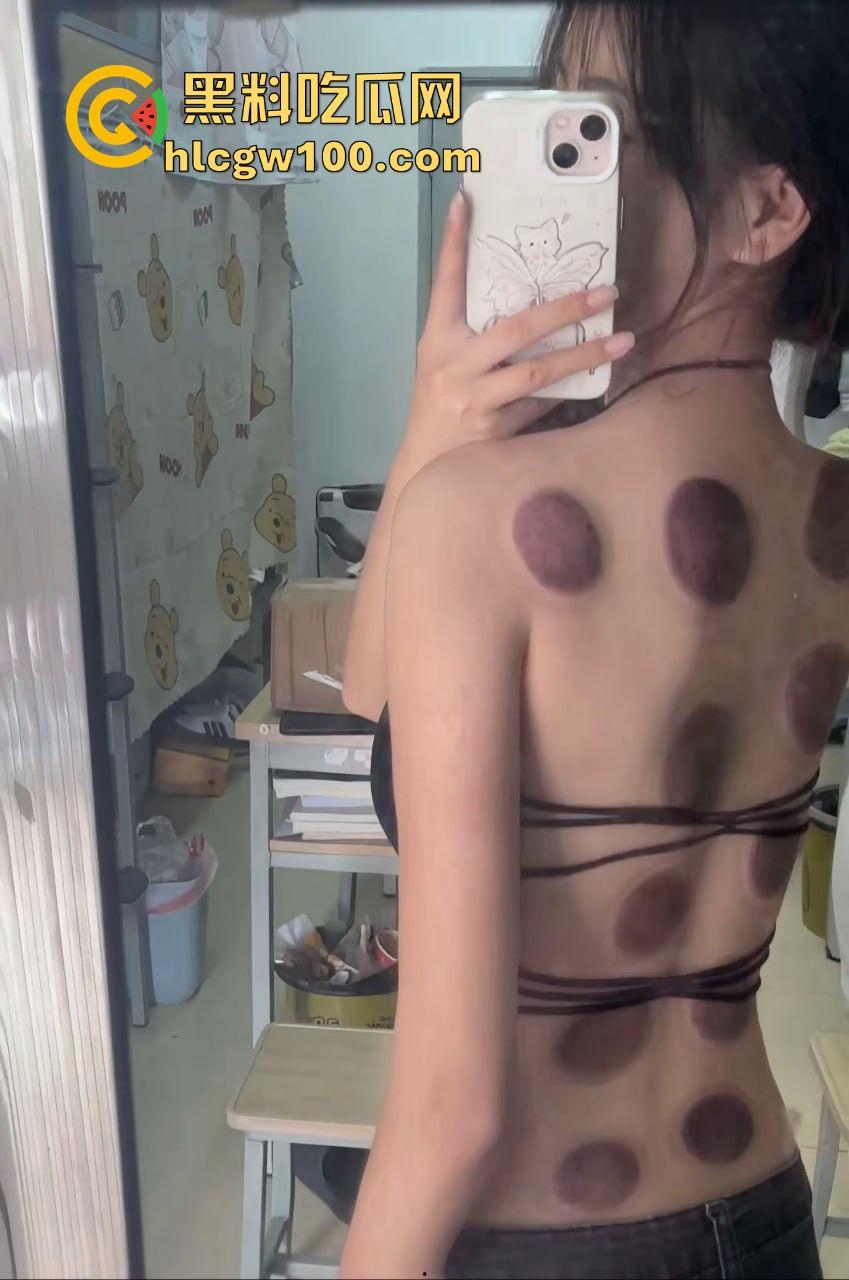 石家庄医科大学母狗姐妹花拔完火罐带男友玩4P大战 黑丝女仆求爸爸狠狠爆操 屁股拍到通红奶子晃得像乳牛!-3