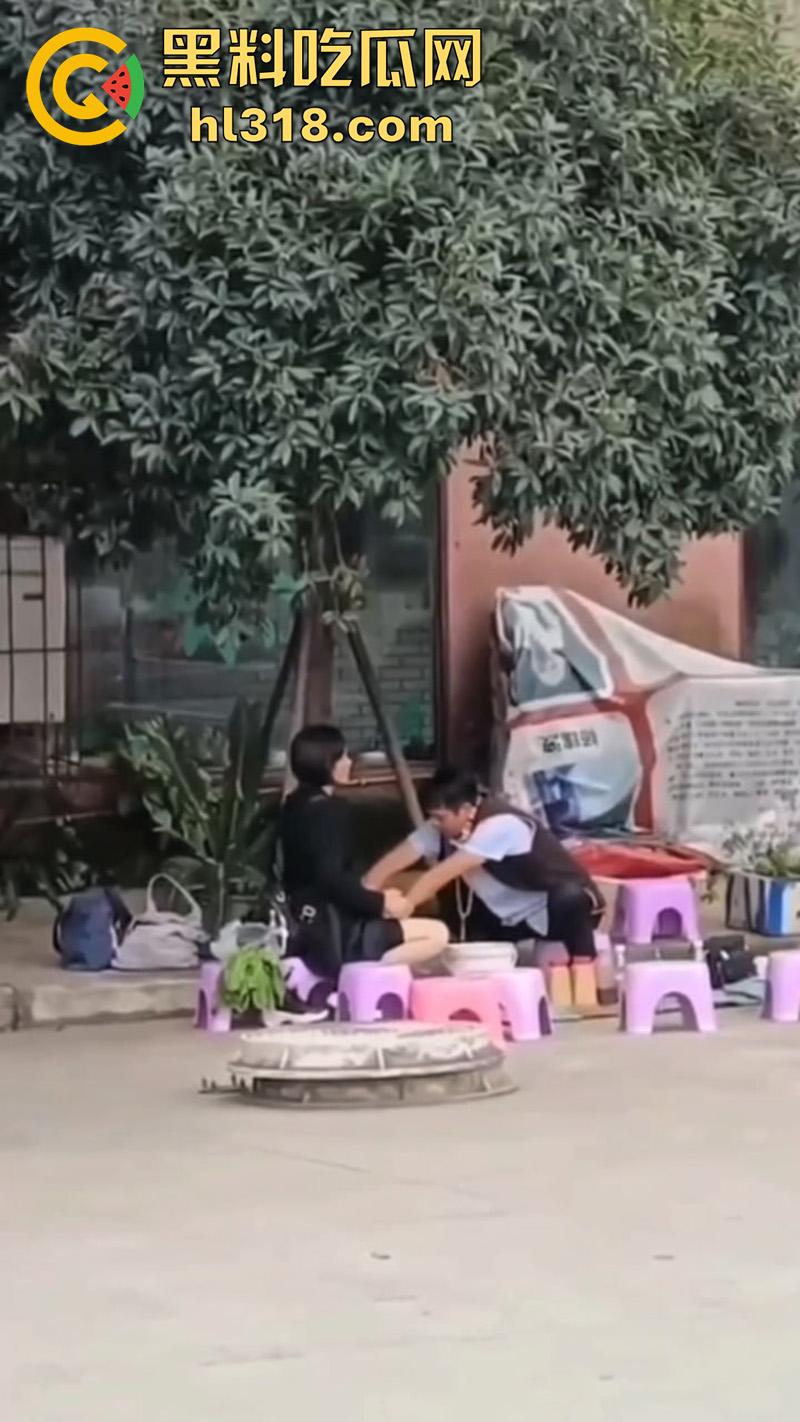 江湖大师摸奶算命,反手再掏女客户裤裆摸逼,这傻娘们还真信,难怪缅北能骗这么多人呢!-4