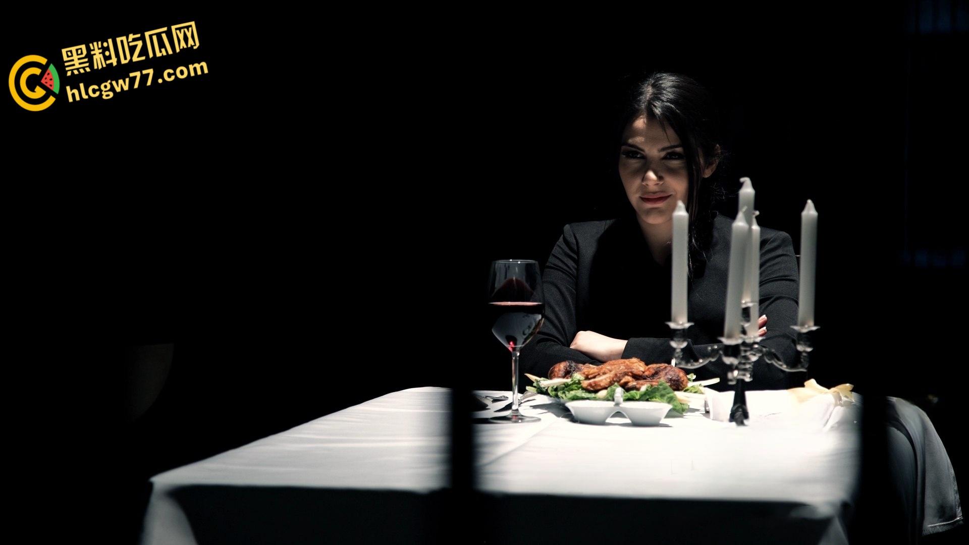 意大利性感典狱长【Valentina】肥臀炸裂,私会囚犯狂飙禁忌乱交,欲火滔天爽到灵魂出窍!-1