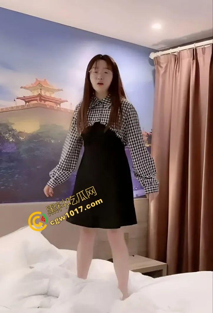 阜阳乡村网红【赵小娜】酒店激情做爱翻车现场!巨乳肥臀主动骑乘,简直就是骚浪贱!-2