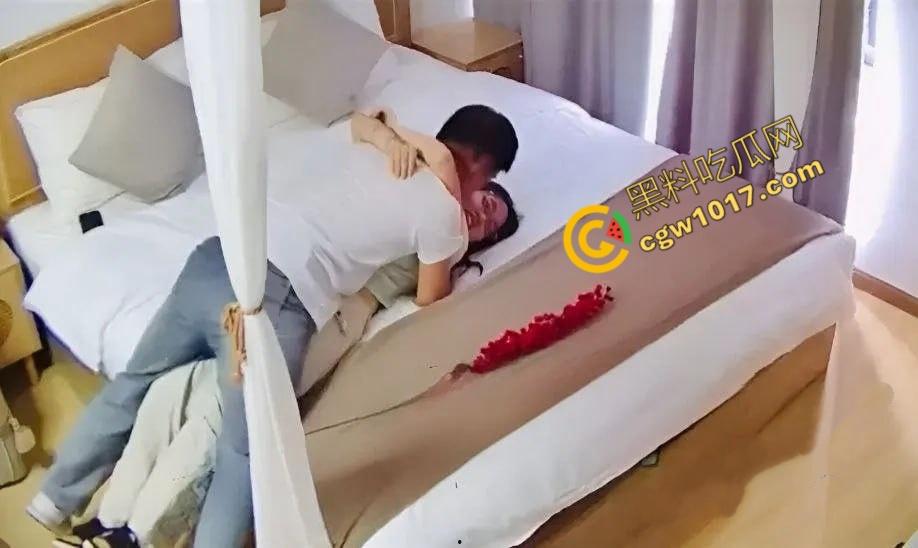 阜阳乡村网红【赵小娜】酒店激情做爱翻车现场!巨乳肥臀主动骑乘,简直就是骚浪贱!-3