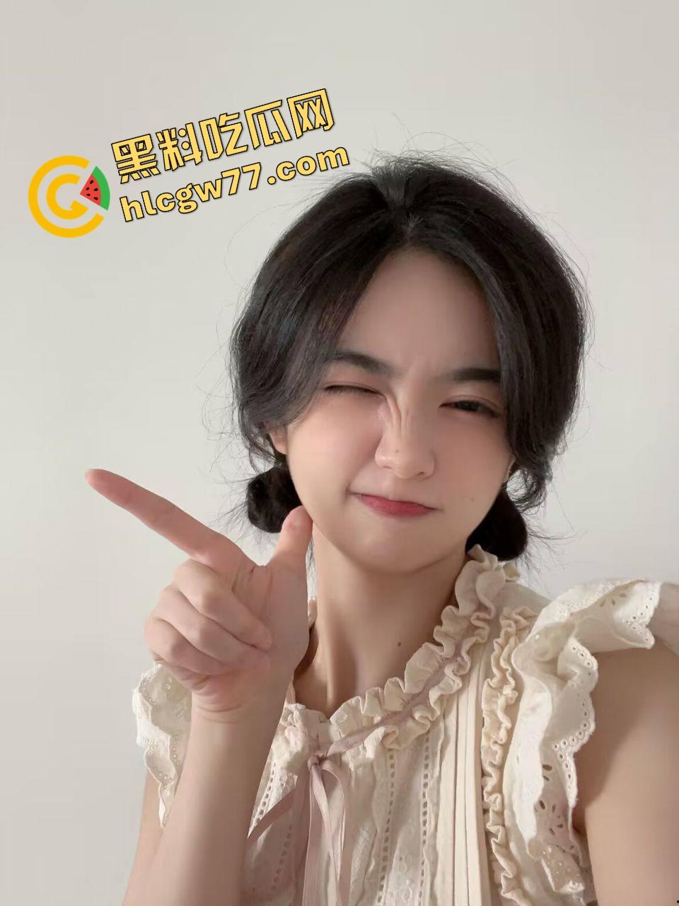 她的膝盖不属于健身房,而是属于床边与地板之间,厦门『袁苗苗』的肉体哲学课!-5