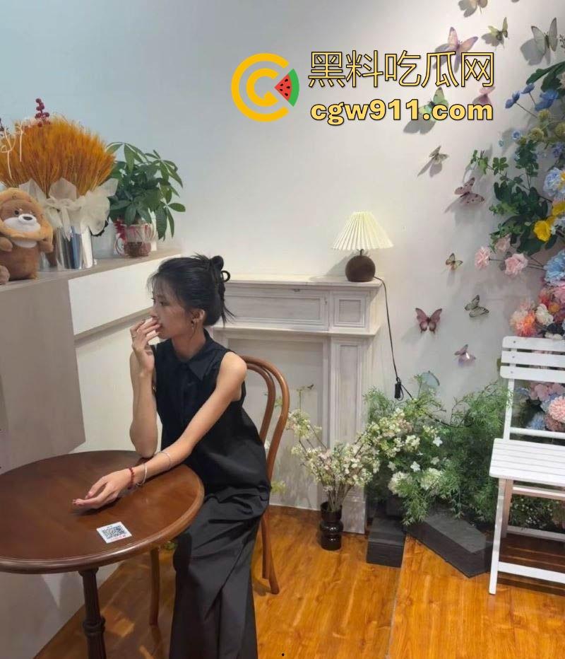 东北大学极品学妹【魏雪莹】被学长诱惑开房,性感身材露脸反差骑乘,淫乱画面视觉冲击拉满!-1