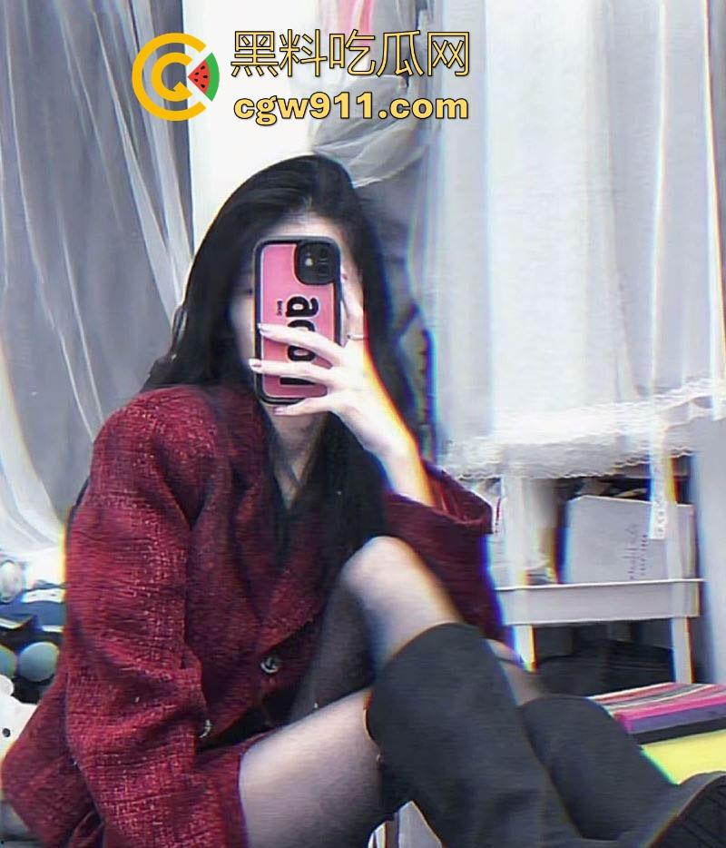 东北大学极品学妹【魏雪莹】被学长诱惑开房,性感身材露脸反差骑乘,淫乱画面视觉冲击拉满!-2