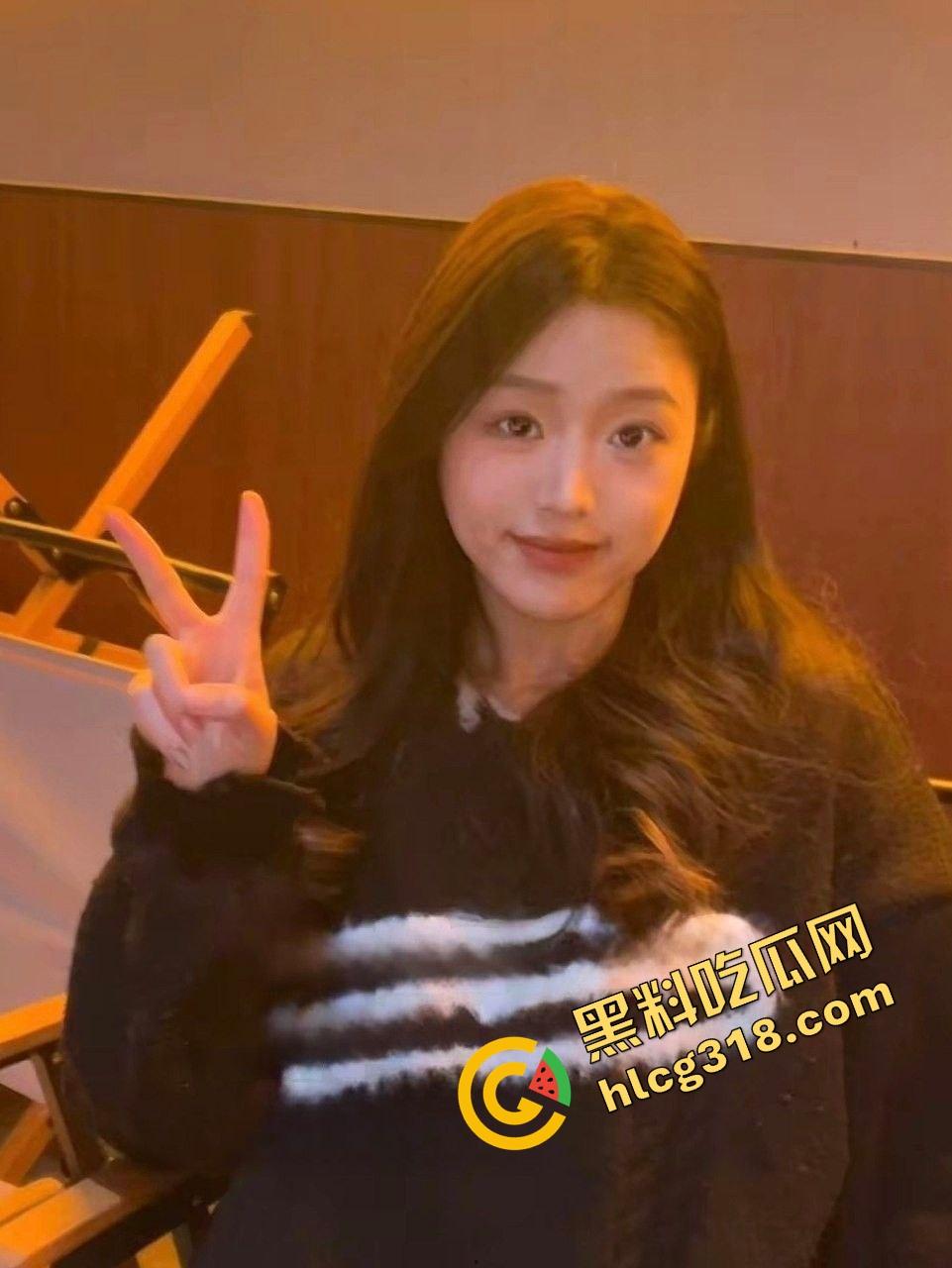 婚后六年操老婆操成亲情,隔壁浪叫勾人,逼肿喷汁操翻天还贪万人干,幻想邻居大屌内射骚货老婆!-6