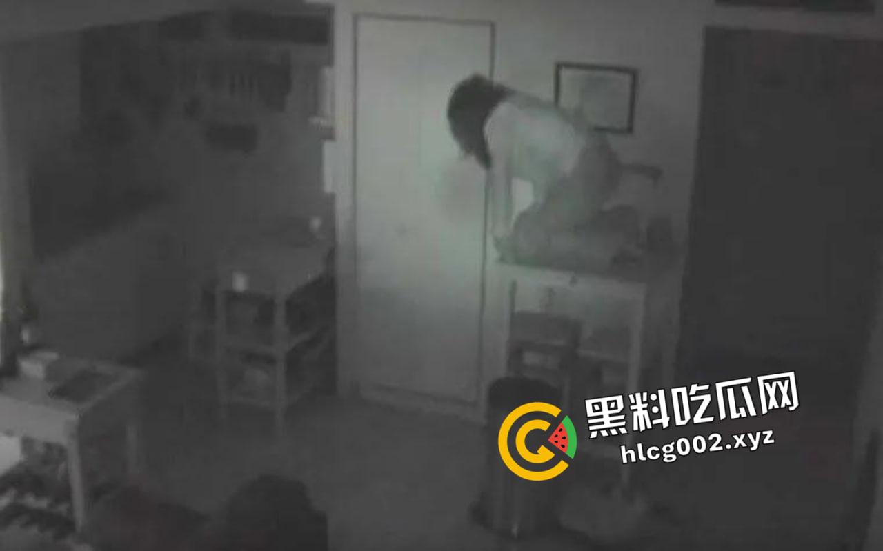 真家里有鬼!日本女子住在陌生男子天花板隔间 吃喝拉撒全靠偷 小日子也太变态了-1