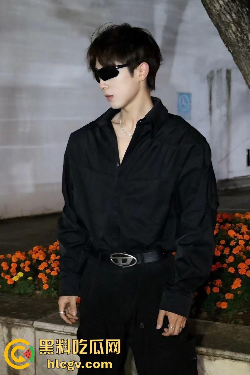 金华『蔡徐坤』搞定美女老师,已婚女教师『刘徐轶琛』偷情男学生,老公曝光实锤视频,婚内出轨大戏全面曝光!-20