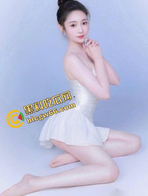 四川大学锦江学院舞蹈系校花『罗钰爽』白丝上阵,趴地上给评委爆插粉嫩小穴,老师操我一次不够!-4