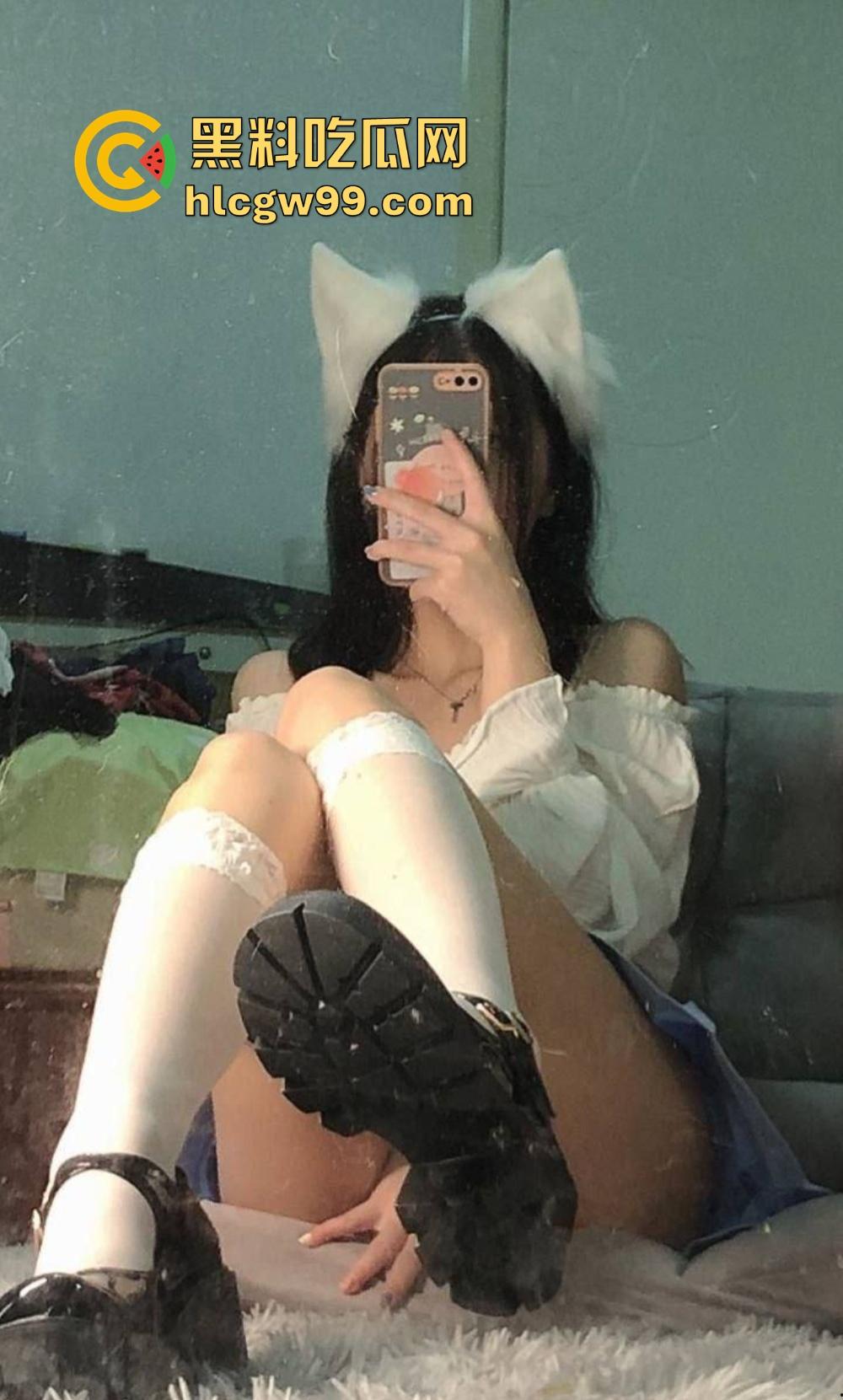 贵阳职业技术学院骚逼『 林思媛』为了学生会长宝座送逼求操，巨乳翘臀被学长们轮流操到爽翻天！-6