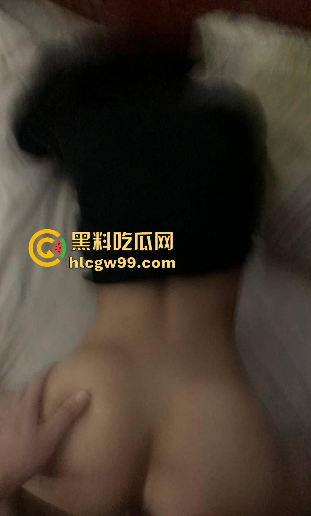 贵阳职业技术学院骚逼『 林思媛』为了学生会长宝座送逼求操，巨乳翘臀被学长们轮流操到爽翻天！-16