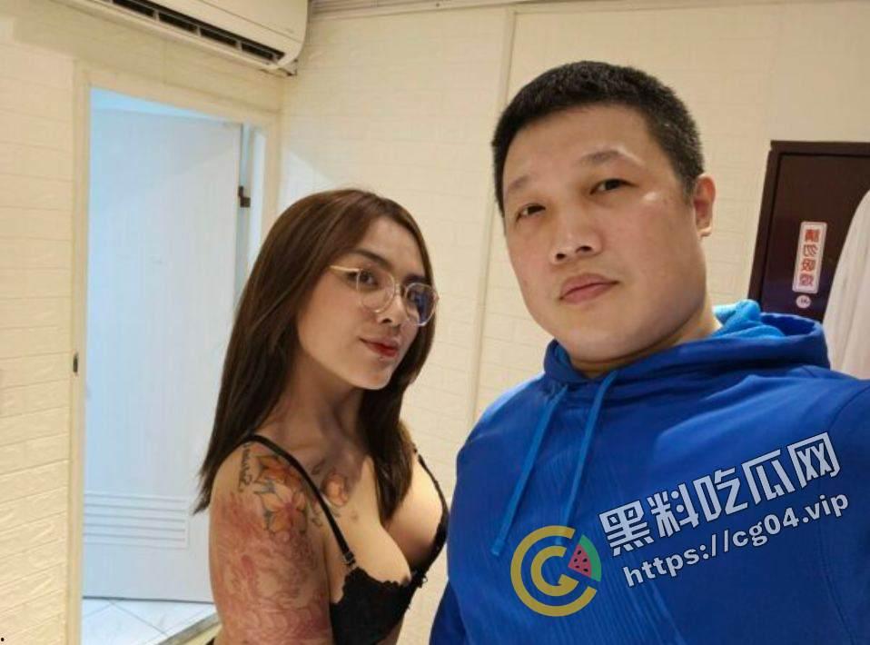 台湾肌肉胖熊 【辉哥】推特5w粉靠叫鸡拍摄视频贩卖挣钱达人 付费视频流出-3