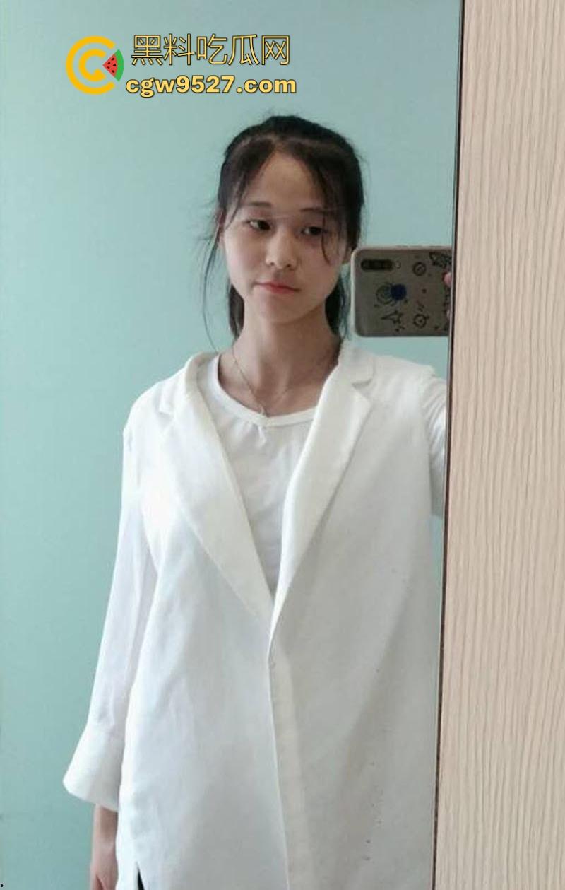 江南大学甜美女大【廖夏晴】小美遇人不淑跟绿帽渣男激情视频泄露,翘臀高抬跪床求操,淫水喷涌尽显狂野!-2