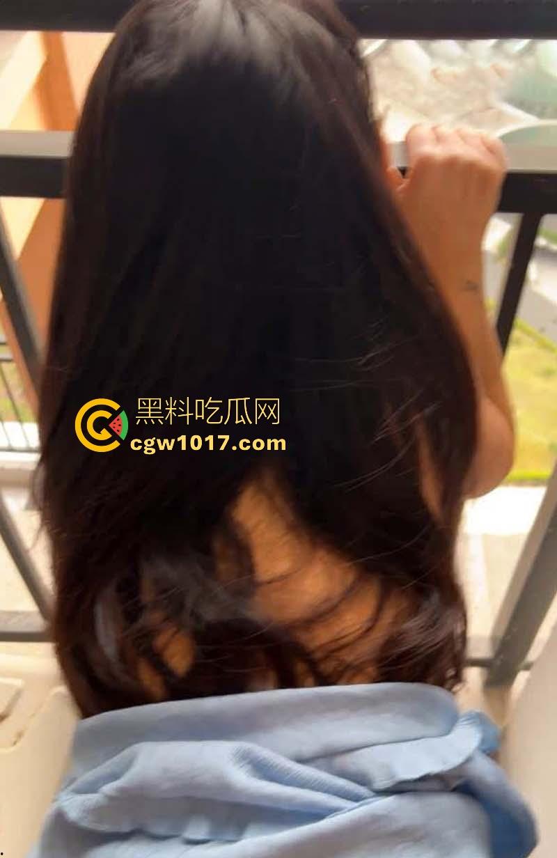 口交新玩法！可乐加跳跳糖，一口可乐一口跳跳糖再加一口鸡巴，解锁新玩法直接效果爆炸，骚货嫂子怎么什么都会啊！-4