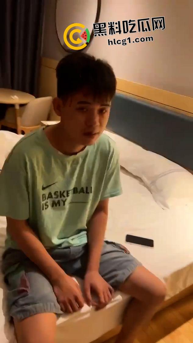 防城港大瓜!出轨小六岁小三被上门捉奸 打的头破血流还一脸不服-5