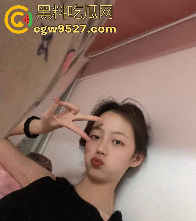 南京师范大学校花【孟钰涵】,清纯颜值御姐身材,被前男友曝光性爱视频,娇嫩身躯被大鸡巴无套爆操!-7