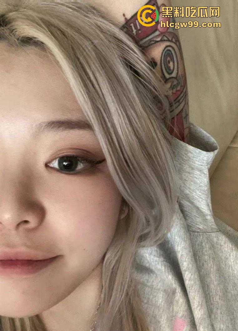 湖南高颜值反差金发母狗【李敖怡】约炮视频曝光，掐着脖子猛操白虎粉穴，内容炸裂！-2