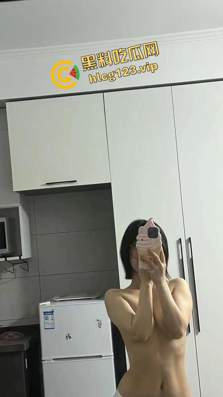 抖音Ashley微博寸言女王大尺度反差裸舞视频流出!粉嫩奶头加上嫩穴,勾得人想舔两口!-18