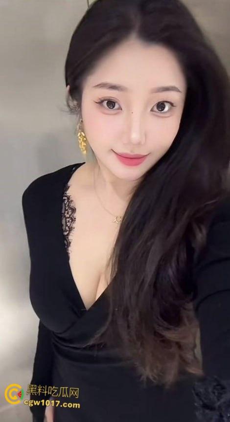 抖音微胖女神【香菜园子】,吊钟大奶肆意揉弄变形,粉嫩乳晕拉扯喷汁,娇躯扭动浪叫连连 !-2