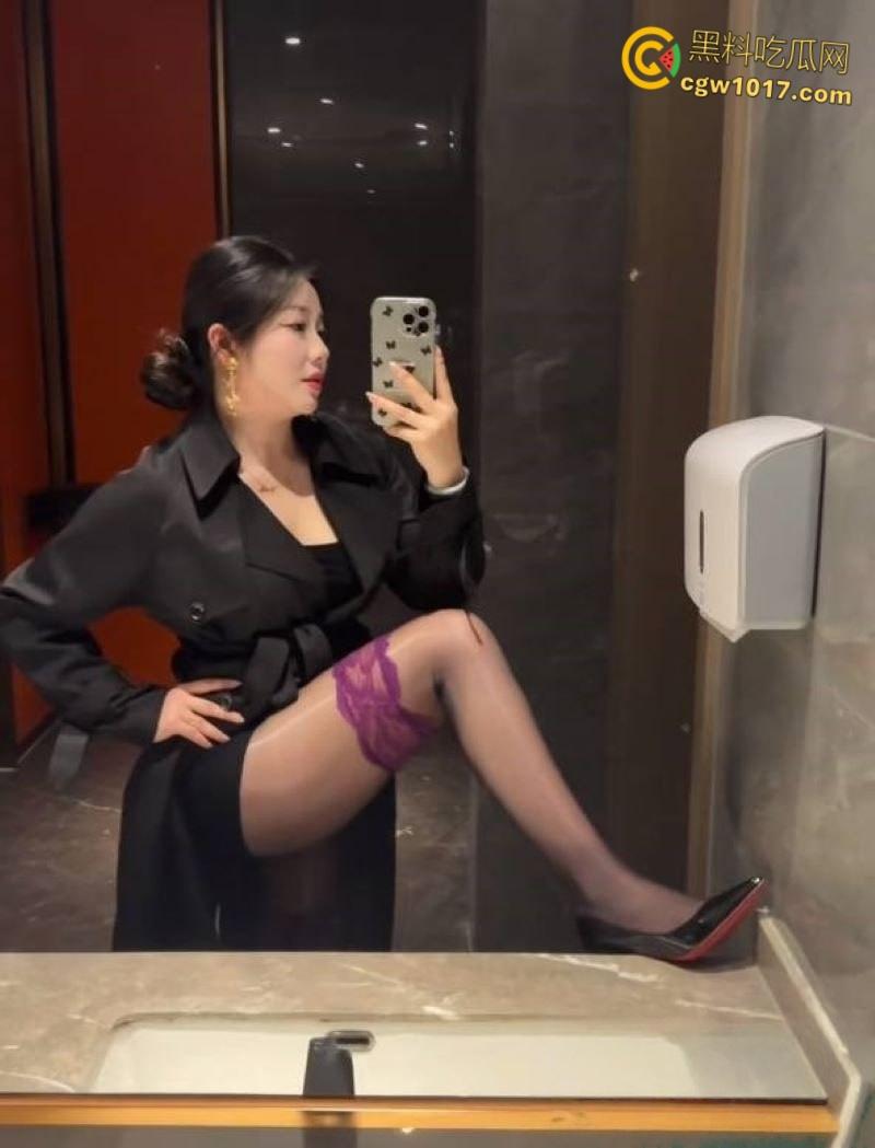 抖音微胖女神【香菜园子】,吊钟大奶肆意揉弄变形,粉嫩乳晕拉扯喷汁,娇躯扭动浪叫连连 !-4