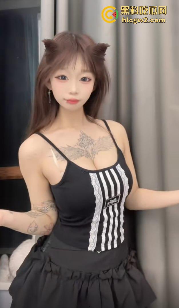 抖音精神小妹【小小姜】翻车！两万粉丝的她竟是隐藏福利姬，高价私密内容被曝光！-12