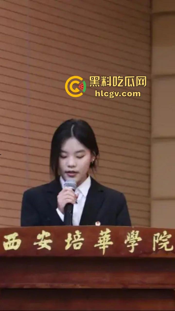 鸡公煲没来先抠逼!西安培华学院食堂大胆男女全程上演真人秀,吃瓜同学惊呆!-2
