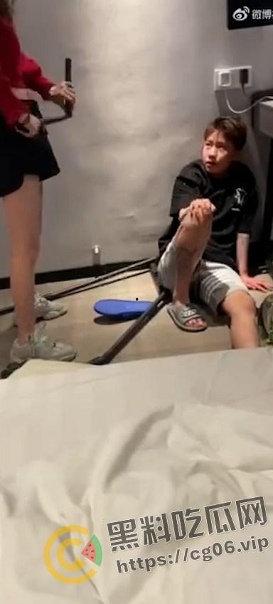 霸凌合集! 群殴暴打 强迫虐阴  是人性扭曲还是环境所迫？（十四）-16