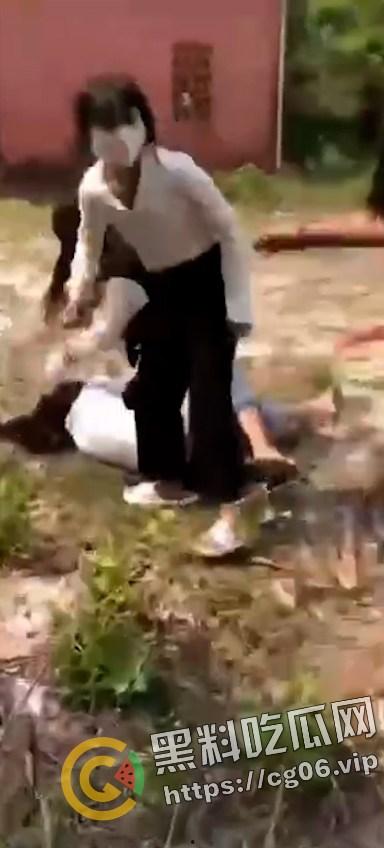 霸凌合集! 群殴暴打 强迫虐阴  是人性扭曲还是环境所迫？（十四）-18