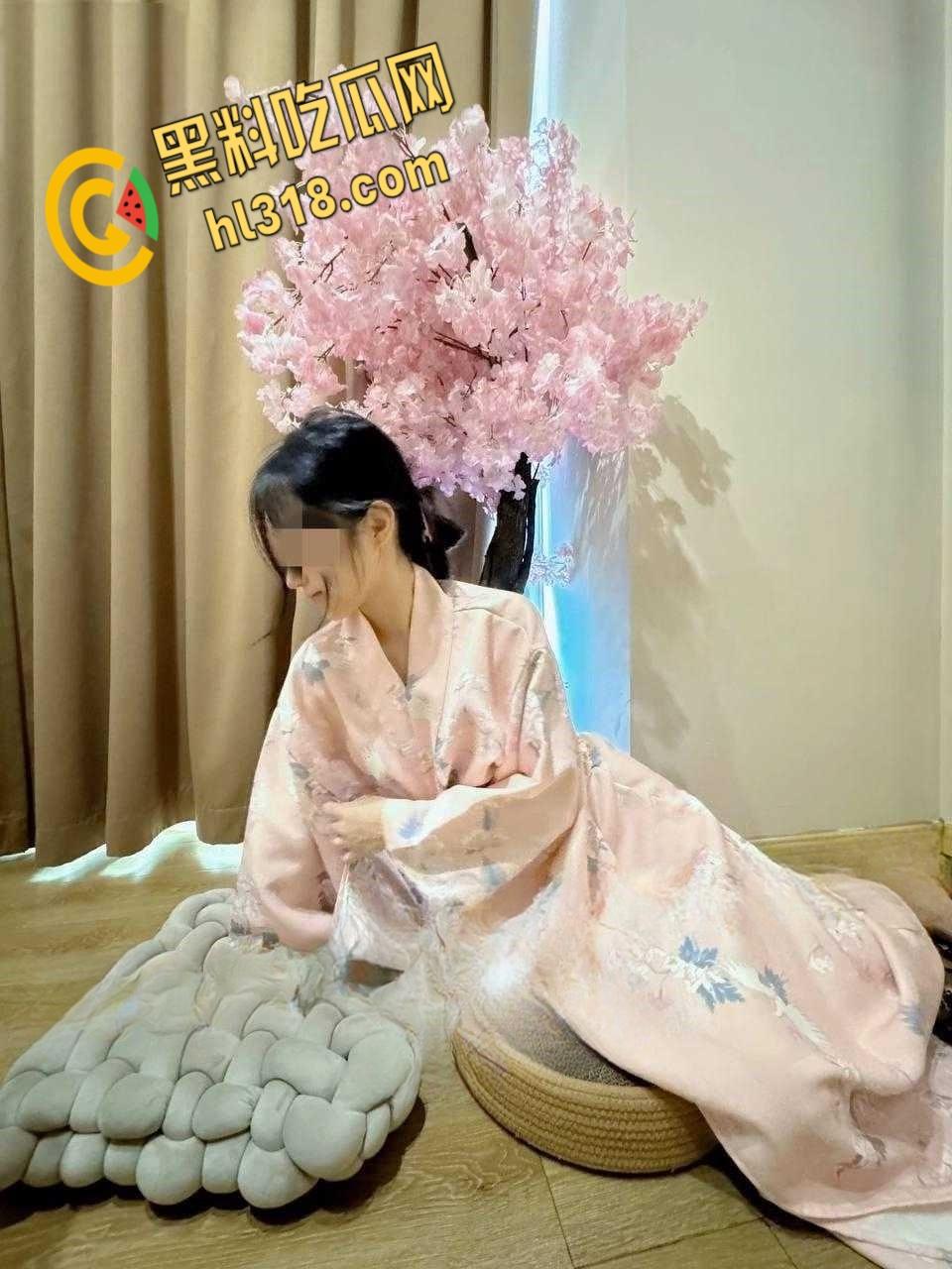 乱伦大神开启白嫩妹妹的性爱启蒙，萝莉型一线天白虎嫩逼，娇滴滴的娇喘太诱人，直接无套内射爽歪歪！-1